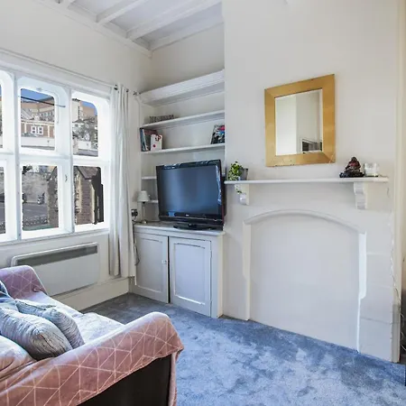 Апартаменты Centrally-located Flat In Stunning Period Building Бристоль