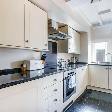 Centrally-located Flat In Stunning Period Building *